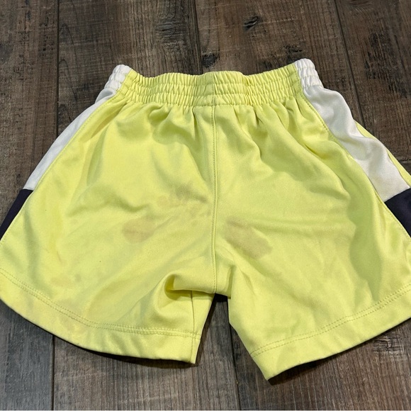 Nike 24M Toddler Outfit Grey Yellow Shorts‎ And T Shirt - Picture 8 of 9